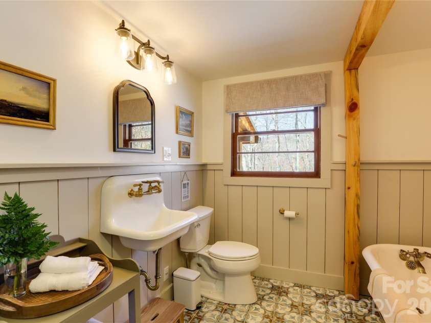 963 El Miner Drive, Mars Hill, NC 28754.  MLS# CAR4427405, YatesRealty ID 55020. 