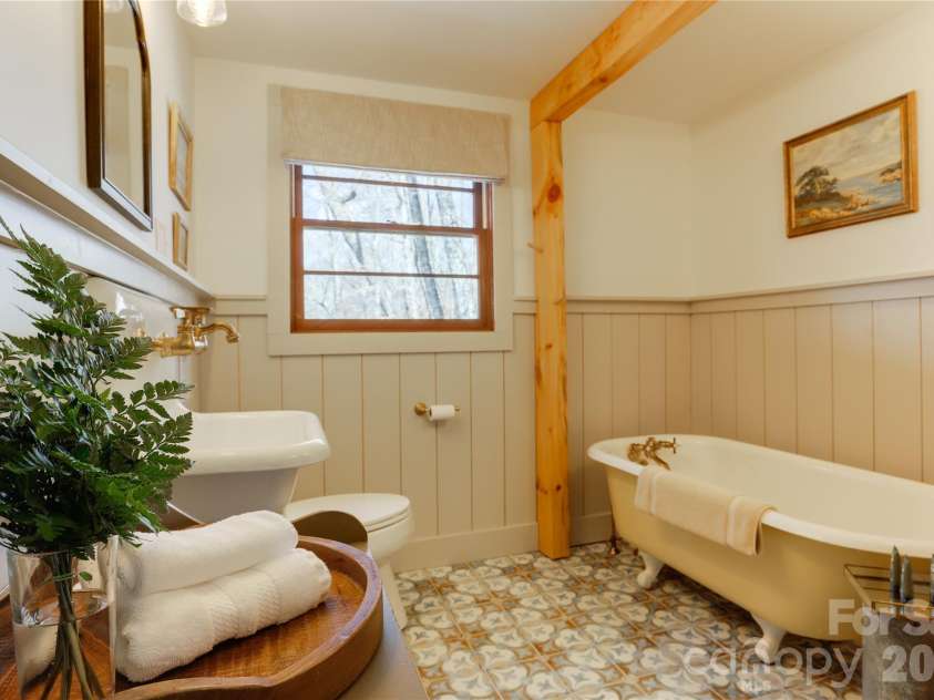963 El Miner Drive, Mars Hill, NC 28754.  MLS# CAR4427405, YatesRealty ID 55020. 