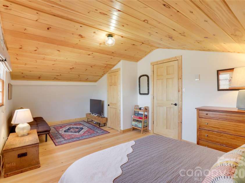 963 El Miner Drive, Mars Hill, NC 28754.  MLS# CAR4427405, YatesRealty ID 55020. 
