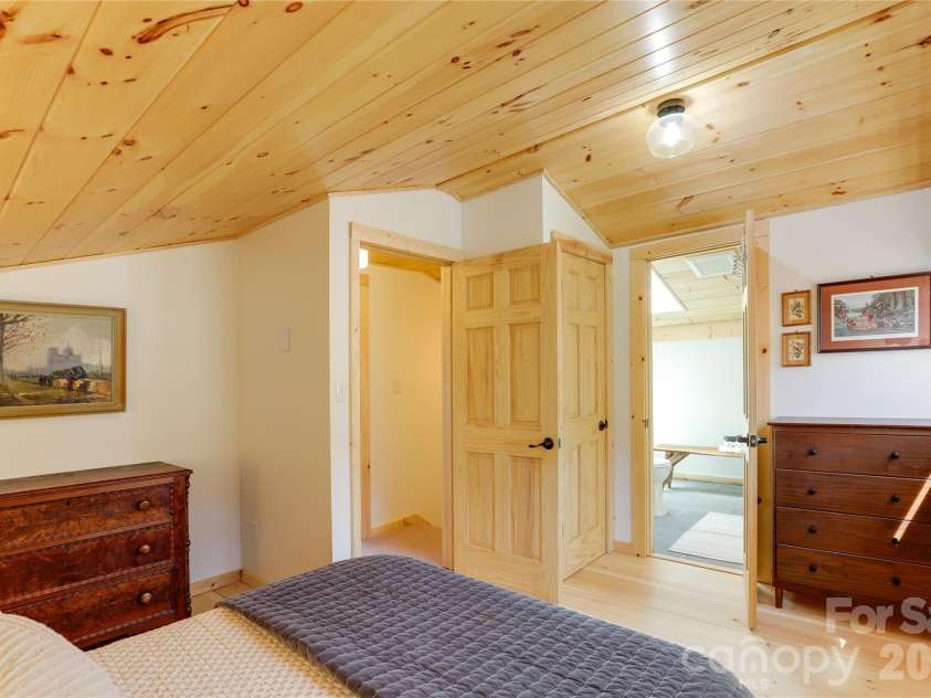 963 El Miner Drive, Mars Hill, NC 28754.  MLS# CAR4427405, YatesRealty ID 55020. 
