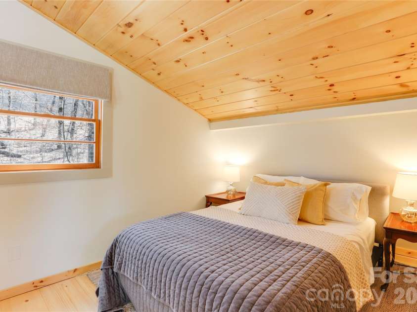 963 El Miner Drive, Mars Hill, NC 28754.  MLS# CAR4427405, YatesRealty ID 55020. 