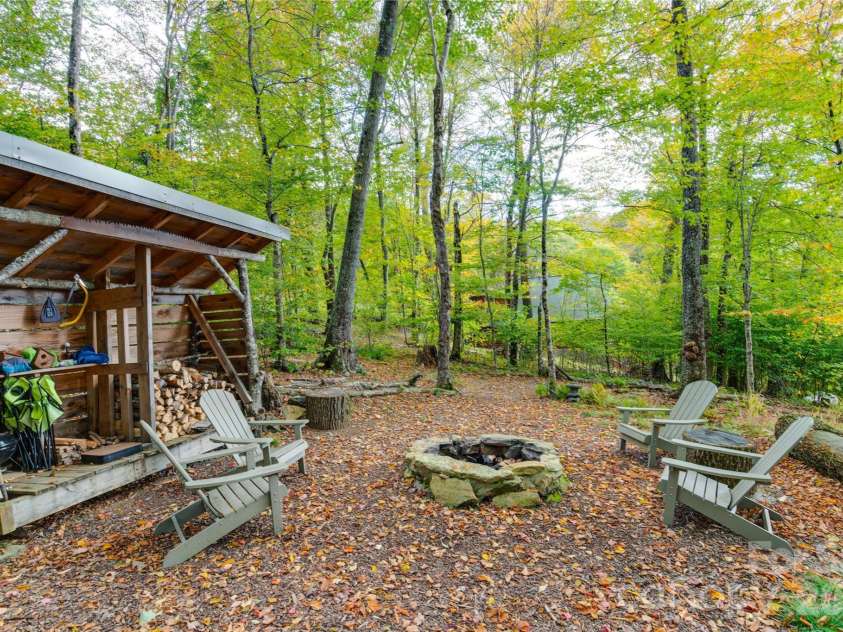 963 El Miner Drive, Mars Hill, NC 28754.  MLS# CAR4427405, YatesRealty ID 55020. 