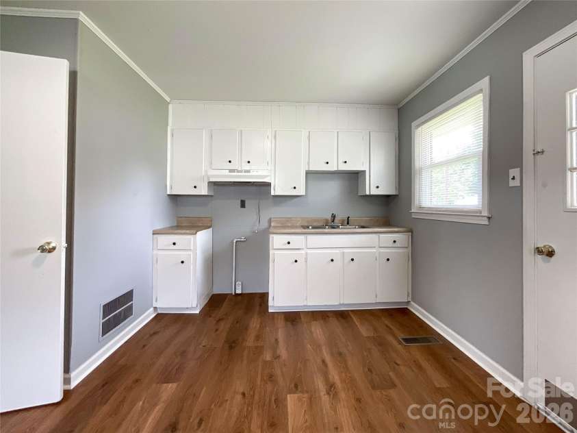 102 MLK Memorial Drive, Chester, SC 29706.  MLS# CAR4353186, YatesRealty ID 55029. Kitchen
