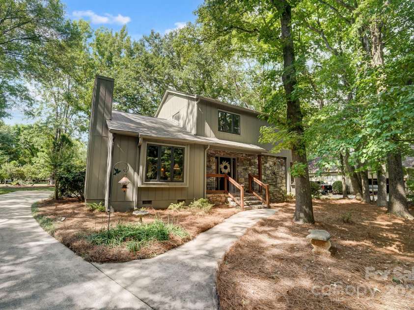 4124 Woodfox Drive, Charlotte, NC 28277.  MLS# CAR4237504, YatesRealty ID 5503. 