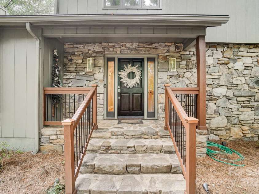 4124 Woodfox Drive, Charlotte, NC 28277.  MLS# CAR4237504, YatesRealty ID 5503. 