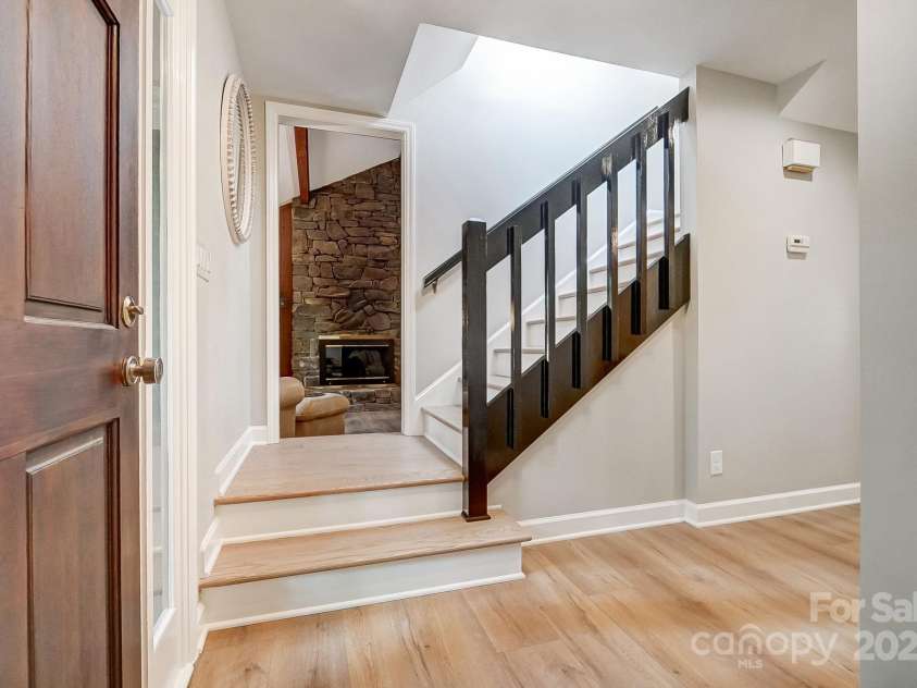 4124 Woodfox Drive, Charlotte, NC 28277.  MLS# CAR4237504, YatesRealty ID 5503. 