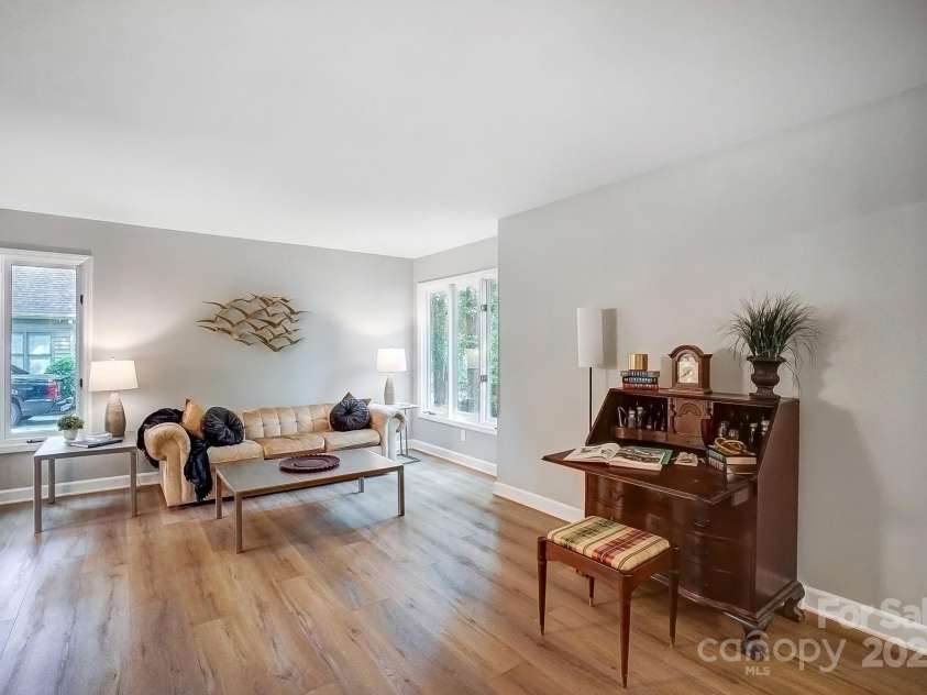 4124 Woodfox Drive, Charlotte, NC 28277.  MLS# CAR4237504, YatesRealty ID 5503. 