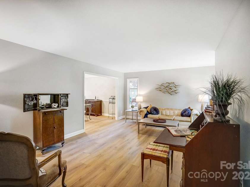 4124 Woodfox Drive, Charlotte, NC 28277.  MLS# CAR4237504, YatesRealty ID 5503. 