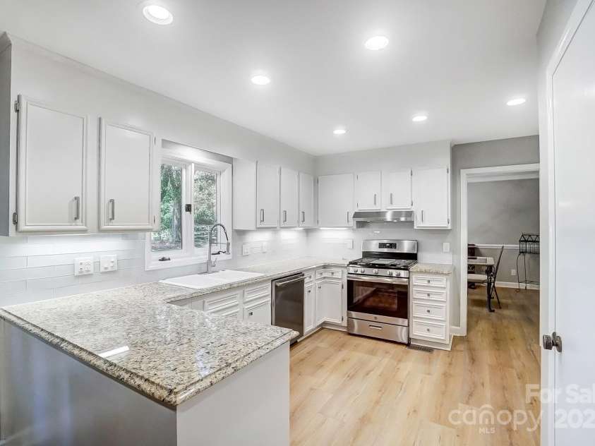 4124 Woodfox Drive, Charlotte, NC 28277.  MLS# CAR4237504, YatesRealty ID 5503. 