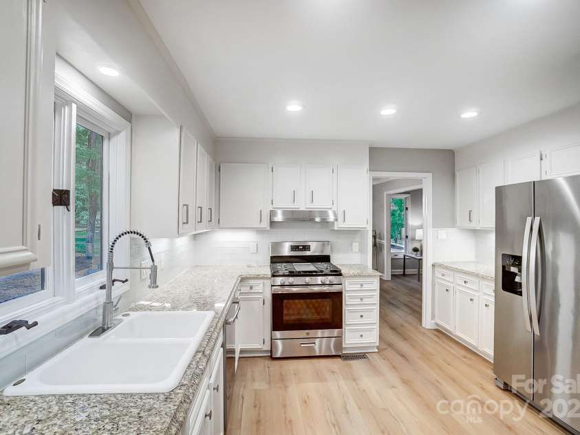4124 Woodfox Drive, Charlotte, NC 28277.  MLS# CAR4237504, YatesRealty ID 5503. 