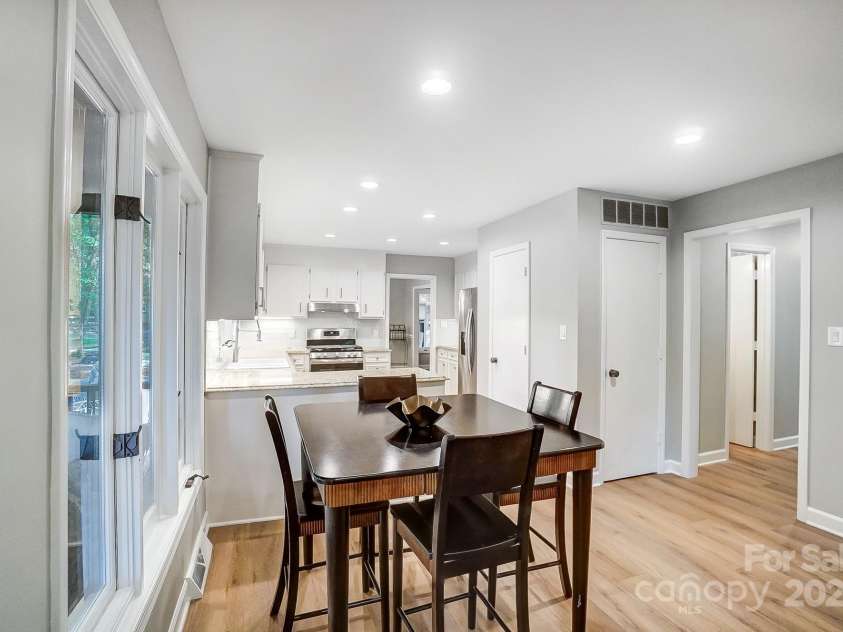 4124 Woodfox Drive, Charlotte, NC 28277.  MLS# CAR4237504, YatesRealty ID 5503. 