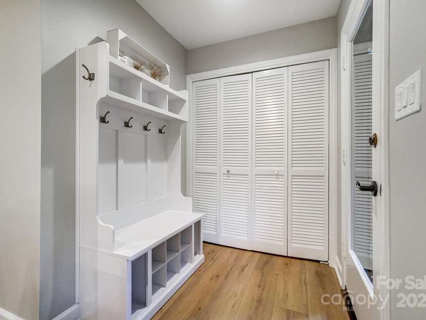 4124 Woodfox Drive, Charlotte, NC 28277.  MLS# CAR4237504, YatesRealty ID 5503. 