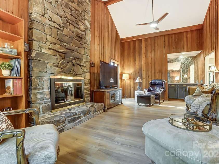 4124 Woodfox Drive, Charlotte, NC 28277.  MLS# CAR4237504, YatesRealty ID 5503. 