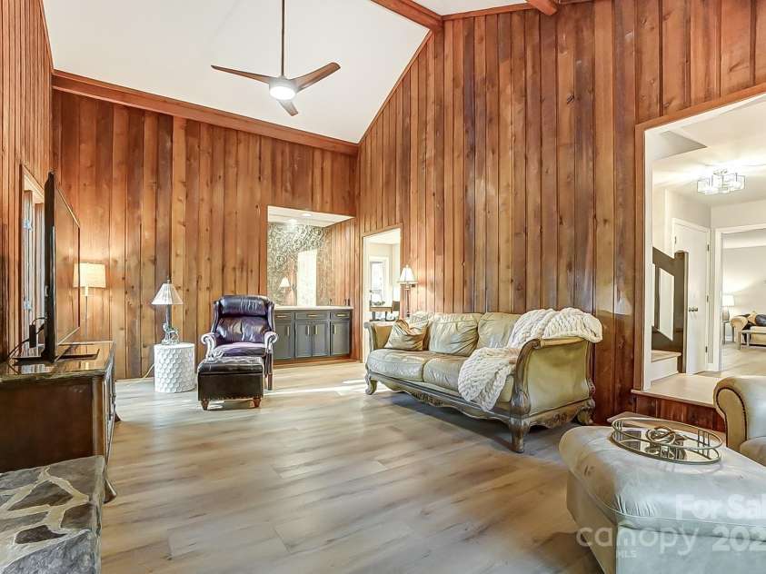4124 Woodfox Drive, Charlotte, NC 28277.  MLS# CAR4237504, YatesRealty ID 5503. 