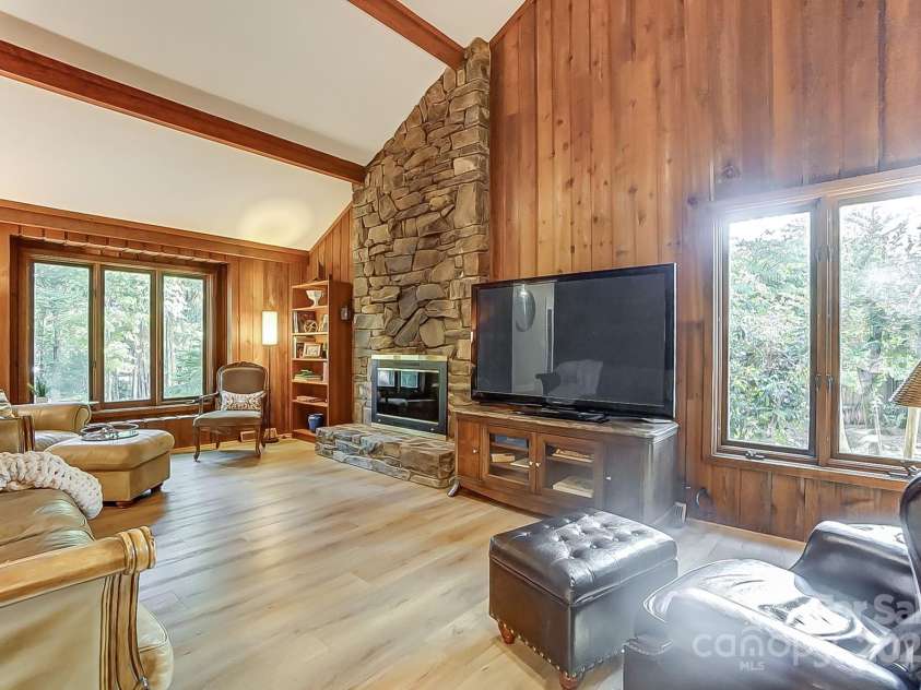 4124 Woodfox Drive, Charlotte, NC 28277.  MLS# CAR4237504, YatesRealty ID 5503. 