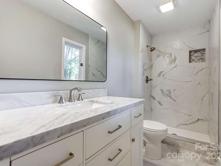 4124 Woodfox Drive, Charlotte, NC 28277.  MLS# CAR4237504, YatesRealty ID 5503. 