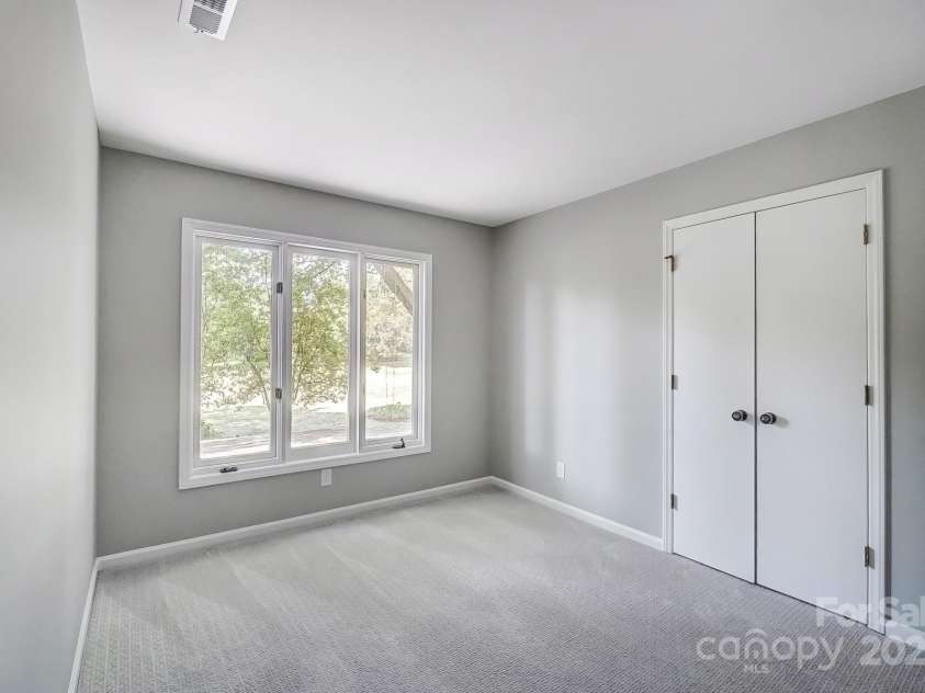 4124 Woodfox Drive, Charlotte, NC 28277.  MLS# CAR4237504, YatesRealty ID 5503. 