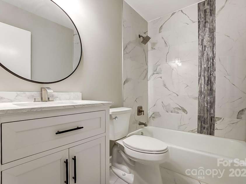 4124 Woodfox Drive, Charlotte, NC 28277.  MLS# CAR4237504, YatesRealty ID 5503. 