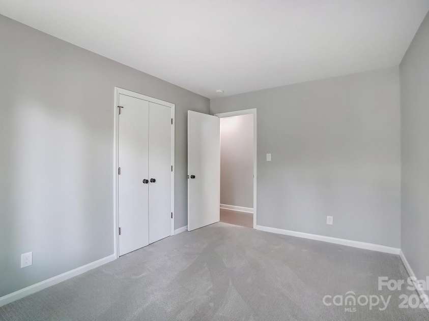 4124 Woodfox Drive, Charlotte, NC 28277.  MLS# CAR4237504, YatesRealty ID 5503. 