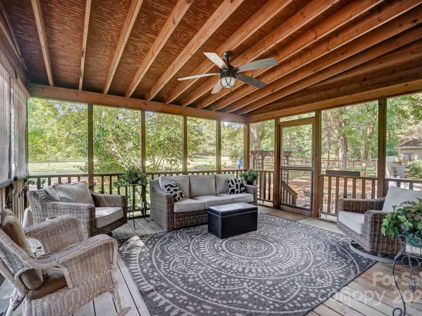 4124 Woodfox Drive, Charlotte, NC 28277.  MLS# CAR4237504, YatesRealty ID 5503. 