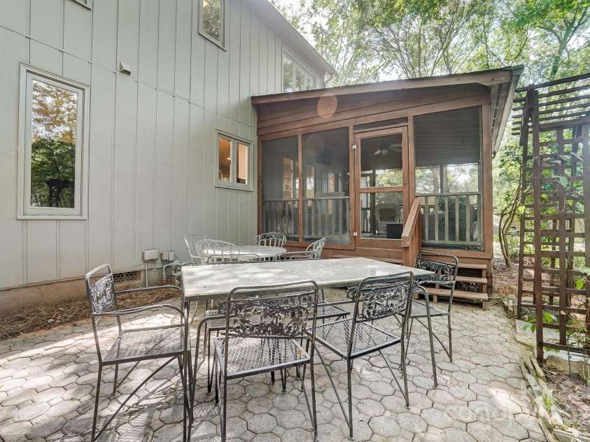 4124 Woodfox Drive, Charlotte, NC 28277.  MLS# CAR4237504, YatesRealty ID 5503. 