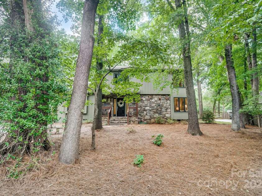 4124 Woodfox Drive, Charlotte, NC 28277.  MLS# CAR4237504, YatesRealty ID 5503. 