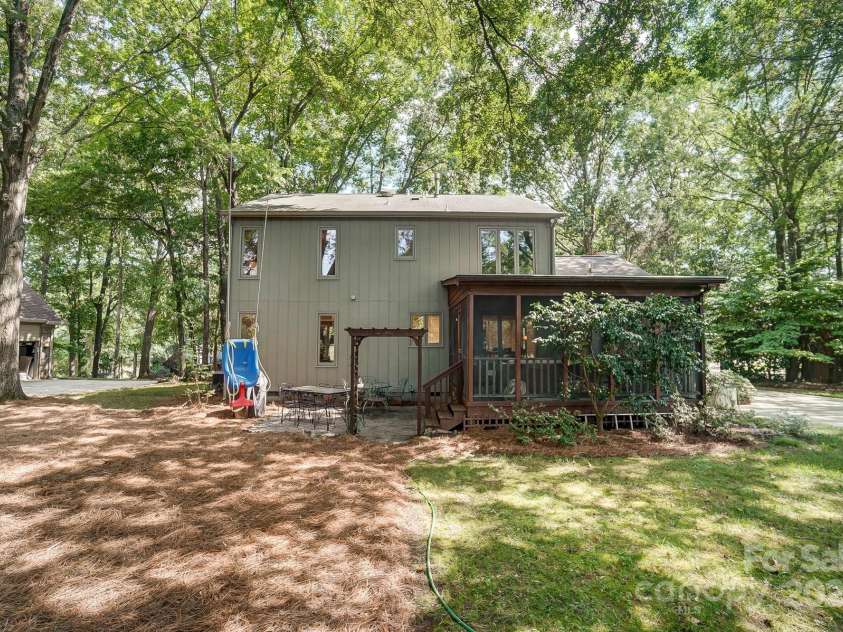 4124 Woodfox Drive, Charlotte, NC 28277.  MLS# CAR4237504, YatesRealty ID 5503. 