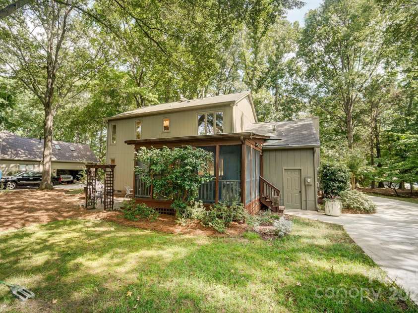 4124 Woodfox Drive, Charlotte, NC 28277.  MLS# CAR4237504, YatesRealty ID 5503. 