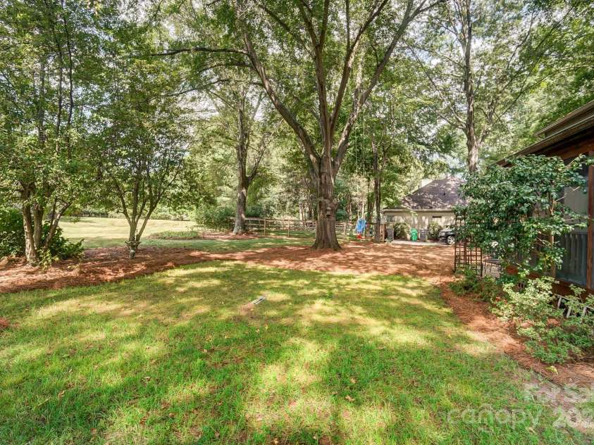 4124 Woodfox Drive, Charlotte, NC 28277.  MLS# CAR4237504, YatesRealty ID 5503. 