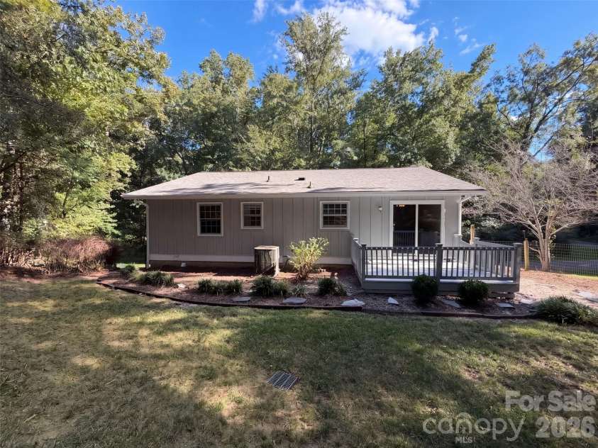 1120 Emerald Drive, Concord, NC 28025.  MLS# CAR4431990, YatesRealty ID 55030. 