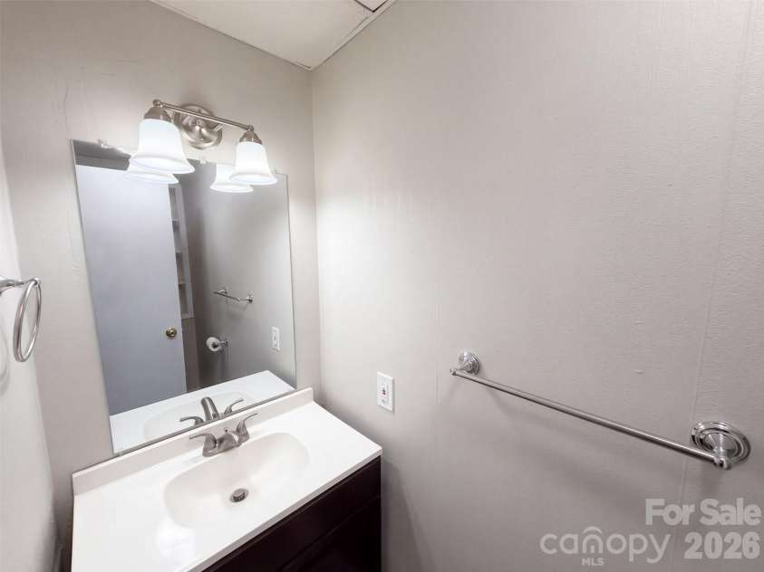 1120 Emerald Drive, Concord, NC 28025.  MLS# CAR4431990, YatesRealty ID 55030. 