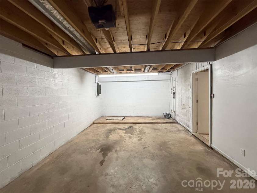 1120 Emerald Drive, Concord, NC 28025.  MLS# CAR4431990, YatesRealty ID 55030. 
