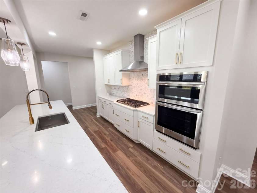 6109 Balham Court, Charlotte, NC 28215.  MLS# CAR4432002, YatesRealty ID 55035. 