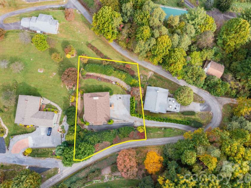 352 Lewis Lane, Maggie Valley, NC 28751.  MLS# CAR4428354, YatesRealty ID 55038. 