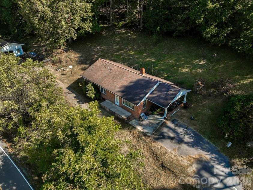 10730 US 19W Highway, Burnsville, NC 28714.  MLS# CAR4429496, YatesRealty ID 55039. 