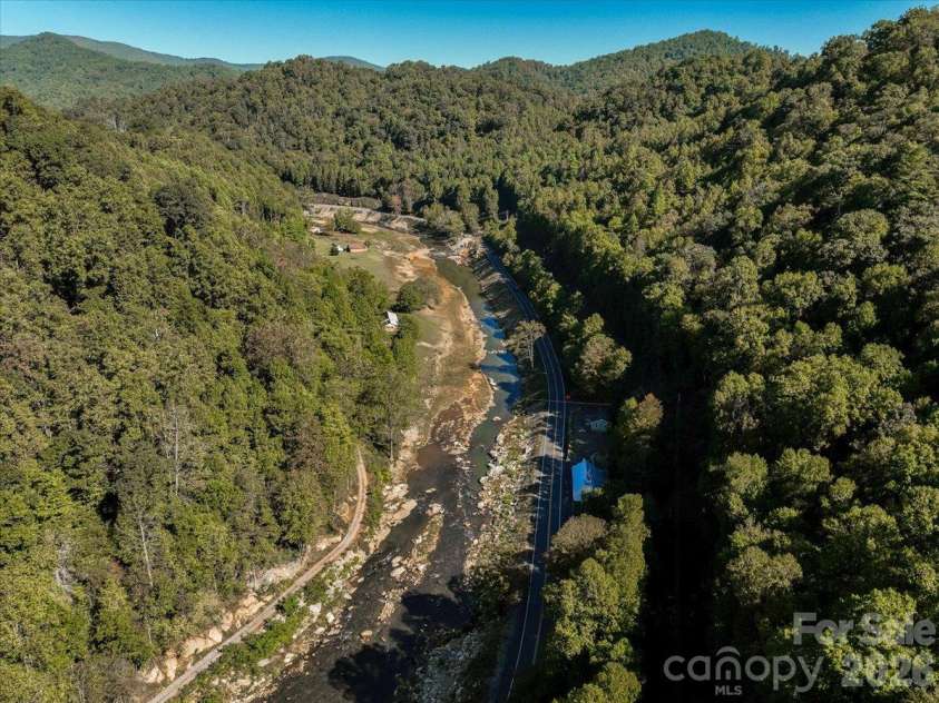 10730 US 19W Highway, Burnsville, NC 28714.  MLS# CAR4429496, YatesRealty ID 55039. 