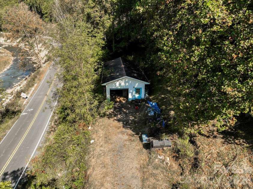 10730 US 19W Highway, Burnsville, NC 28714.  MLS# CAR4429496, YatesRealty ID 55039. 