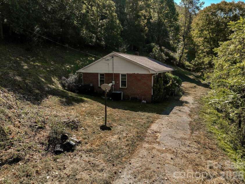 10730 US 19W Highway, Burnsville, NC 28714.  MLS# CAR4429496, YatesRealty ID 55039. 