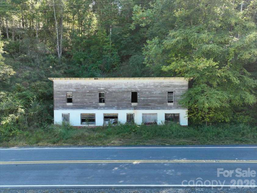10730 US 19W Highway, Burnsville, NC 28714.  MLS# CAR4429496, YatesRealty ID 55039. 