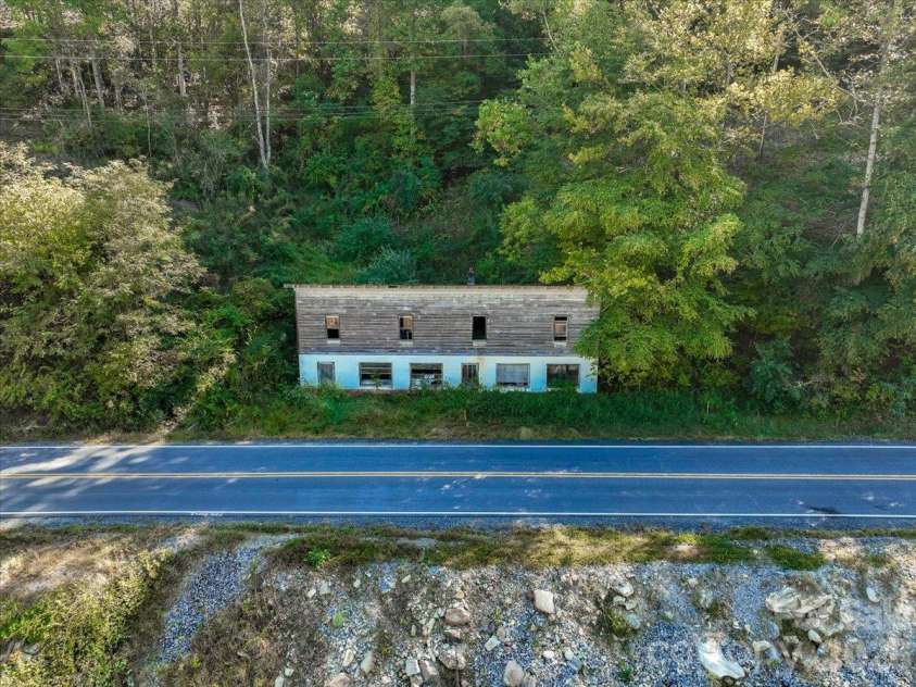 10730 US 19W Highway, Burnsville, NC 28714.  MLS# CAR4429496, YatesRealty ID 55039. 