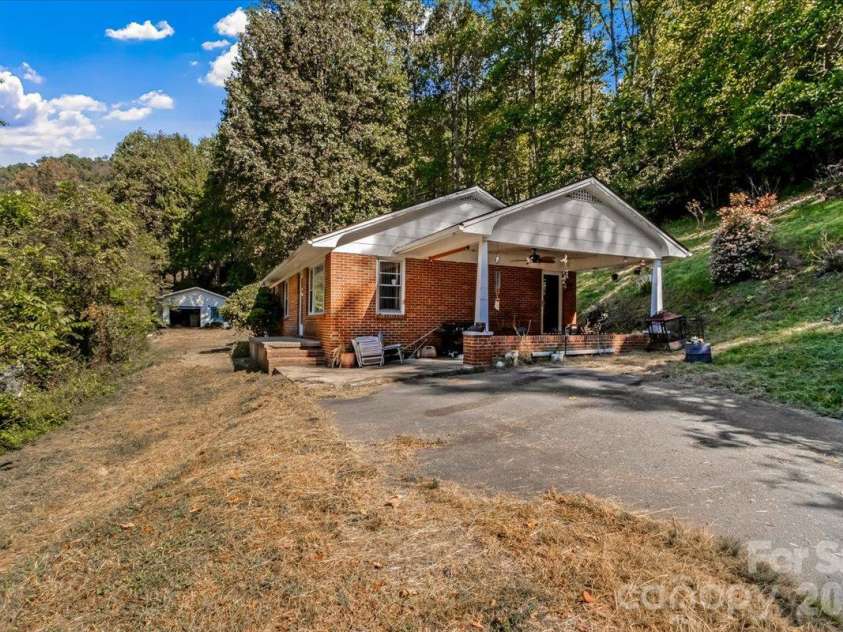 10730 US 19W Highway, Burnsville, NC 28714.  MLS# CAR4429496, YatesRealty ID 55039. 