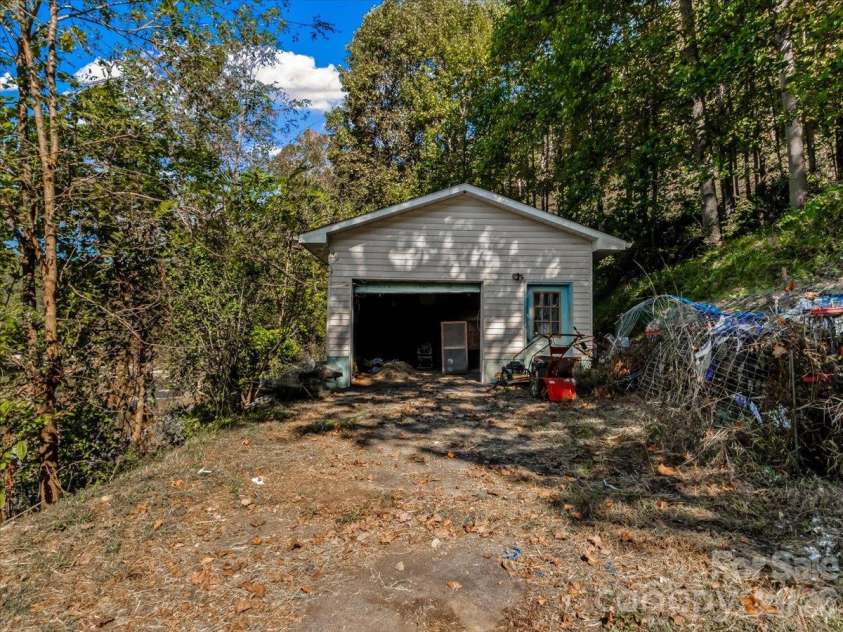 10730 US 19W Highway, Burnsville, NC 28714.  MLS# CAR4429496, YatesRealty ID 55039. 