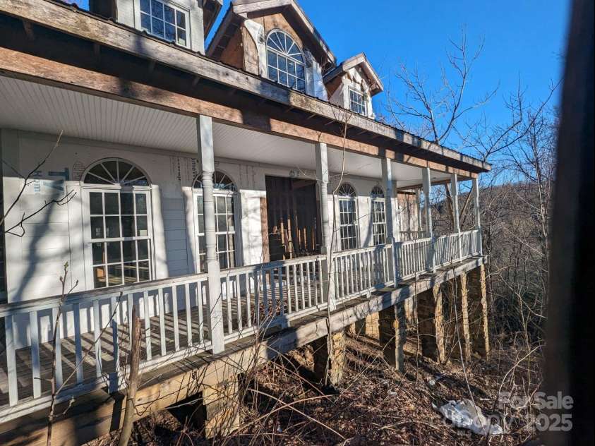 1605 Golden Road, Lake Toxaway, NC 28747.  MLS# CAR4179199, YatesRealty ID 5504. 