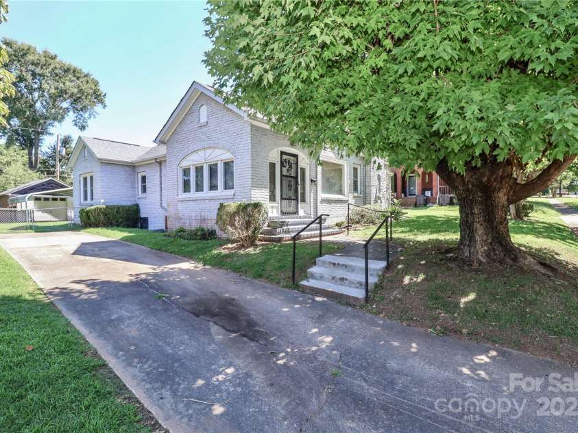 539 Margaret Drive, Statesville, NC 28677.  MLS# CAR4294198, YatesRealty ID 5504. 