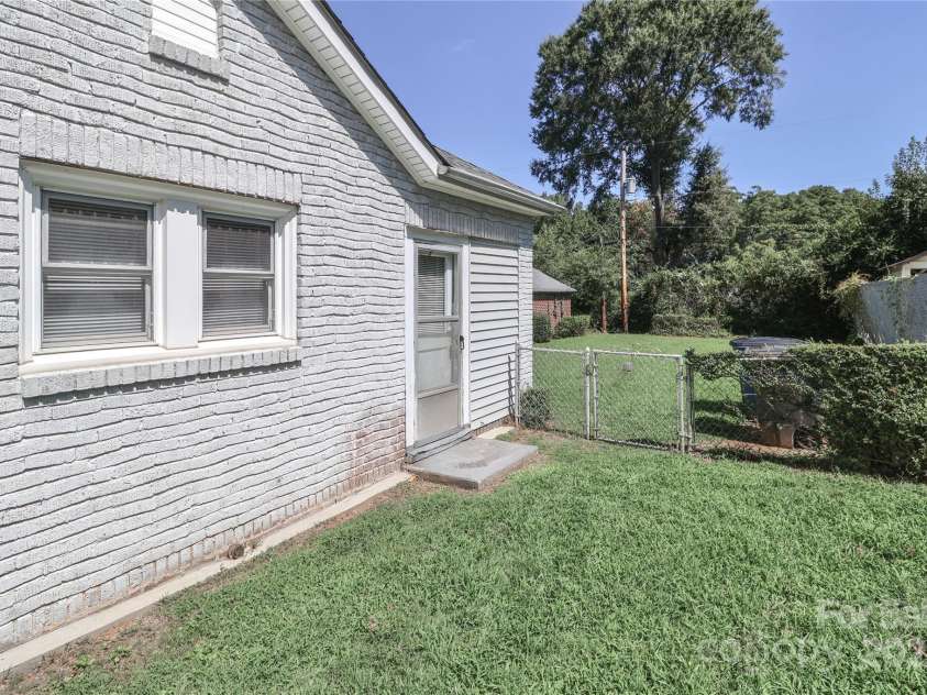 539 Margaret Drive, Statesville, NC 28677.  MLS# CAR4294198, YatesRealty ID 5504. 