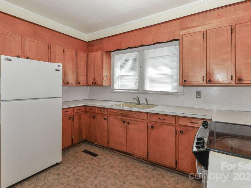 539 Margaret Drive, Statesville, NC 28677.  MLS# CAR4294198, YatesRealty ID 5504. 