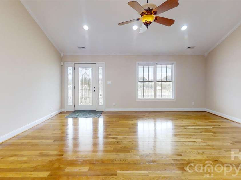 2221 Carriage Lane, Lincolnton, NC 28092.  MLS# CAR4432016, YatesRealty ID 55042. 