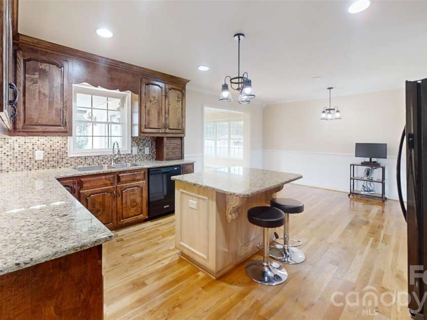 2221 Carriage Lane, Lincolnton, NC 28092.  MLS# CAR4432016, YatesRealty ID 55042. 