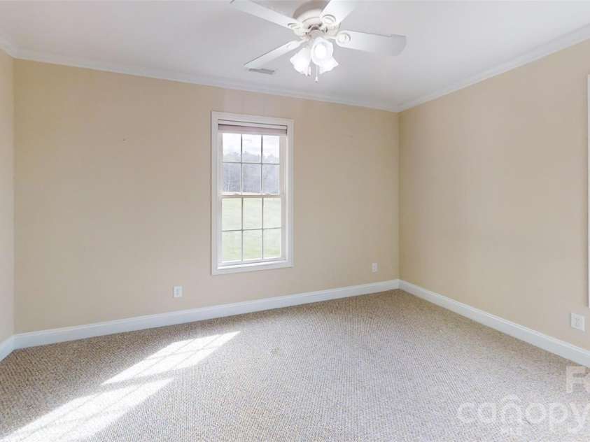 2221 Carriage Lane, Lincolnton, NC 28092.  MLS# CAR4432016, YatesRealty ID 55042. 