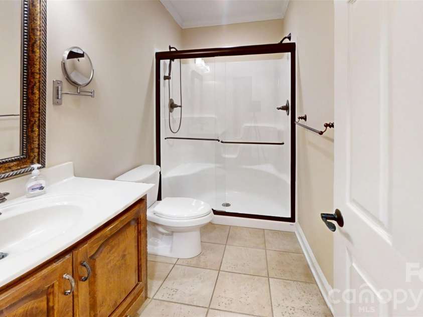 2221 Carriage Lane, Lincolnton, NC 28092.  MLS# CAR4432016, YatesRealty ID 55042. 